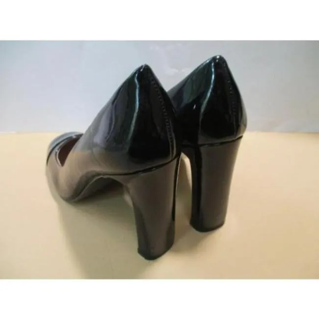 Tahari Black Sophisticated Patent Peri Pumps Size Us