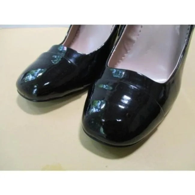 Tahari Black Sophisticated Patent Peri Pumps Size Us