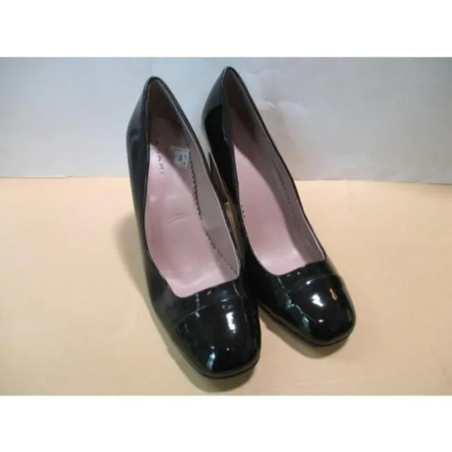 Tahari Black Sophisticated Patent Peri Pumps Size Us