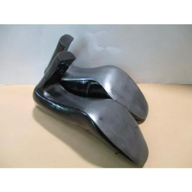 Tahari Black Sophisticated Patent Peri Pumps Size Us